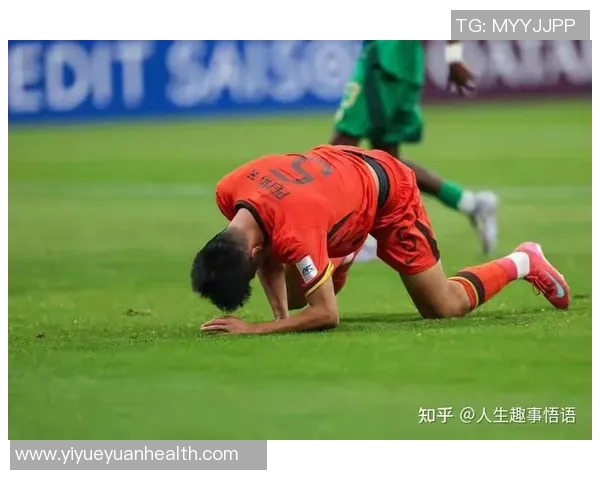 足球场上趣事不断 球星笑场瞬间让人忍俊不禁